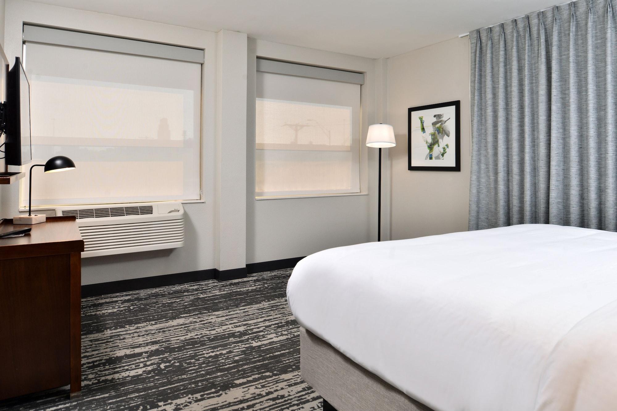 Four Points By Sheraton Omaha Midtown Exterior photo