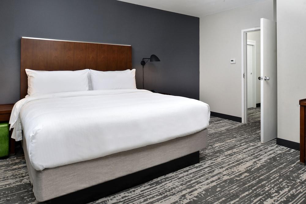 Four Points By Sheraton Omaha Midtown Exterior photo