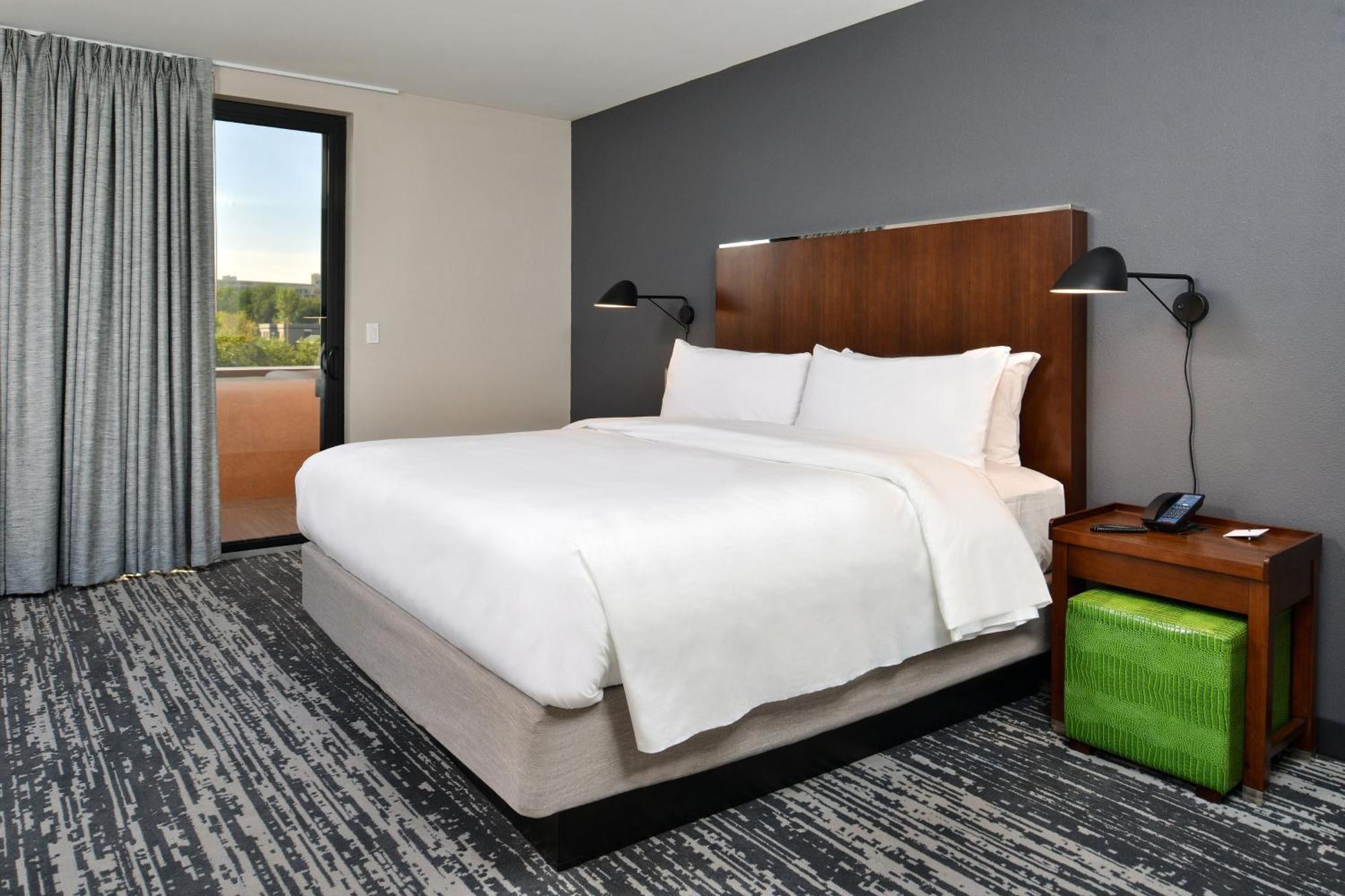 Four Points By Sheraton Omaha Midtown Exterior photo