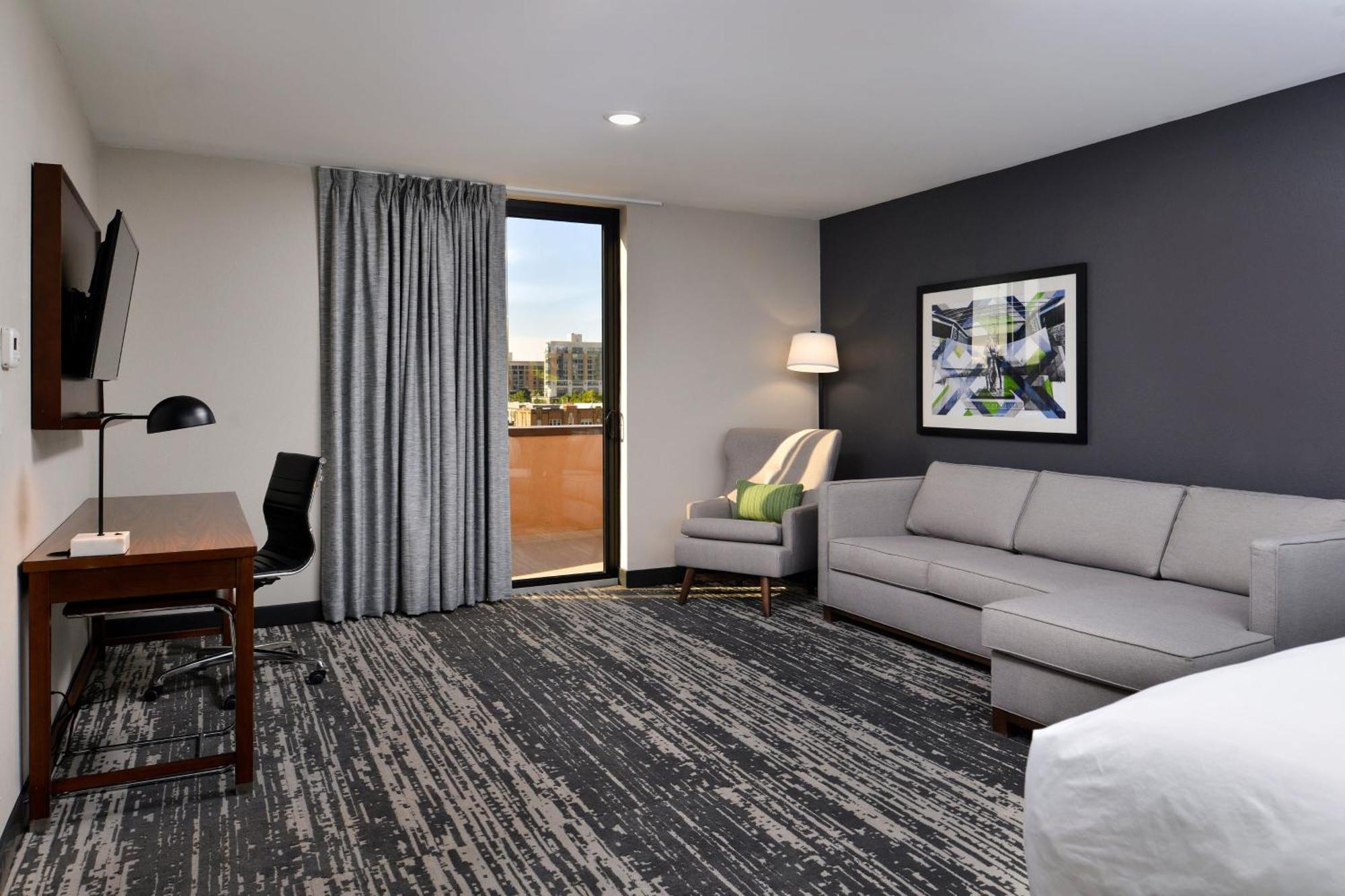 Four Points By Sheraton Omaha Midtown Exterior photo