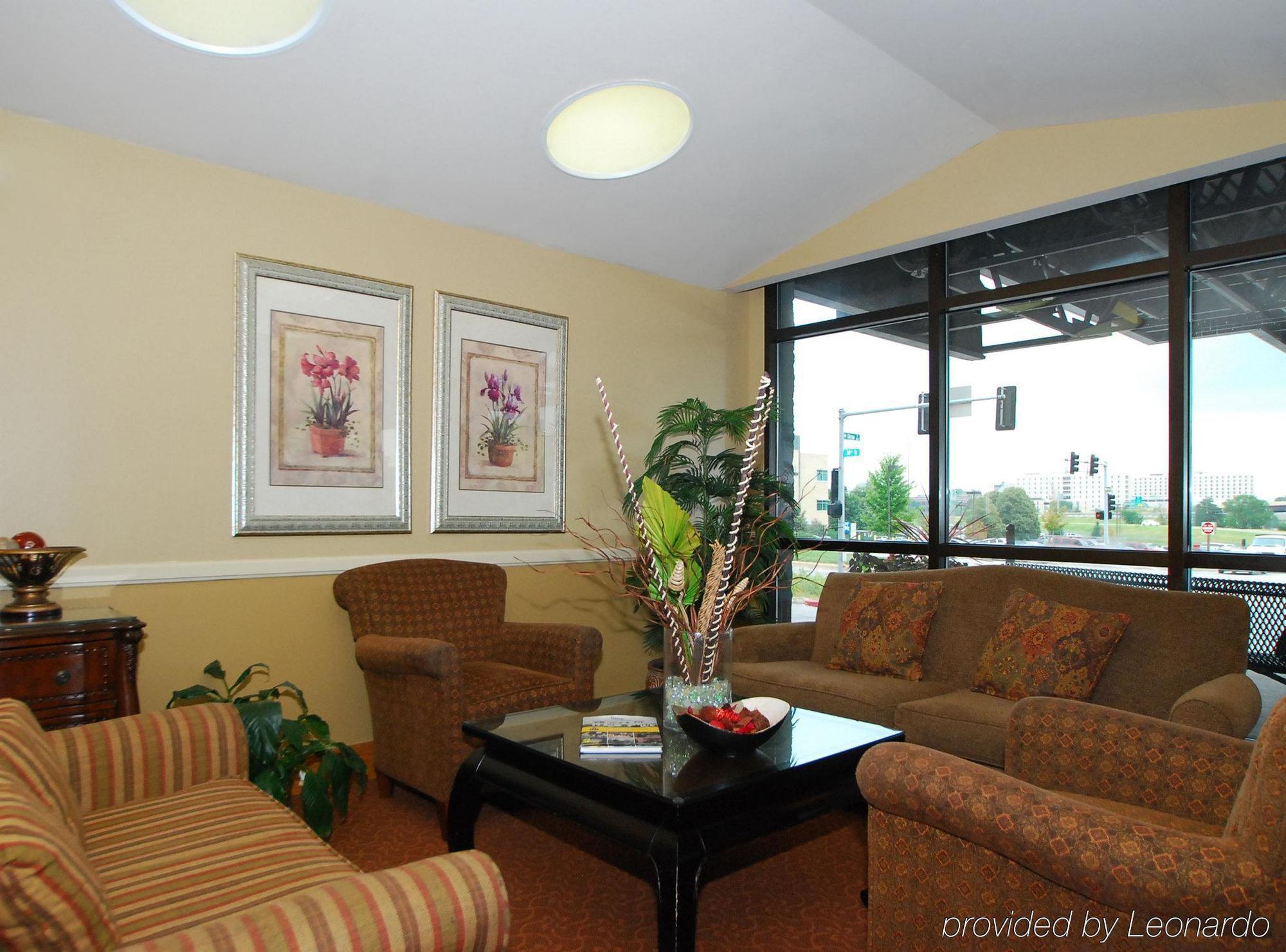 Four Points By Sheraton Omaha Midtown Room photo